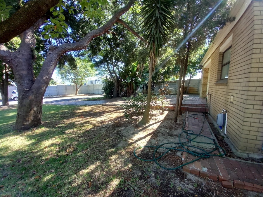To Let 4 Bedroom Property for Rent in Rouxville Western Cape